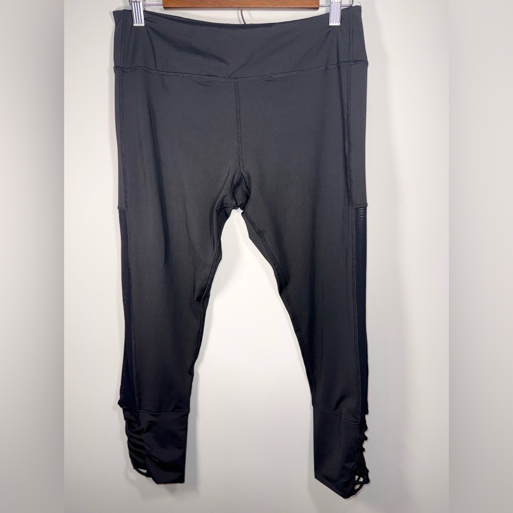 Black Women Athletic Capri Leggings with crisscross and mesh design Size XL
